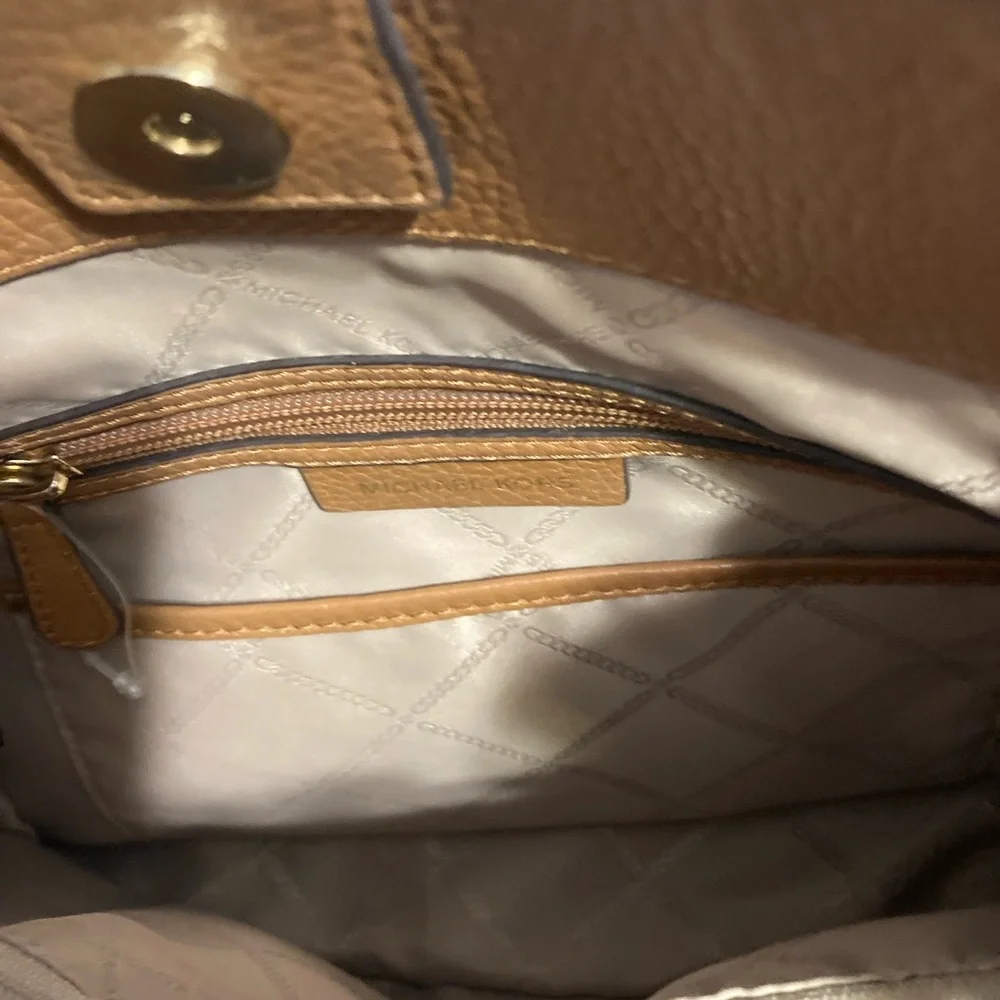 Micheal Kors Purse - Picture 7 of 16